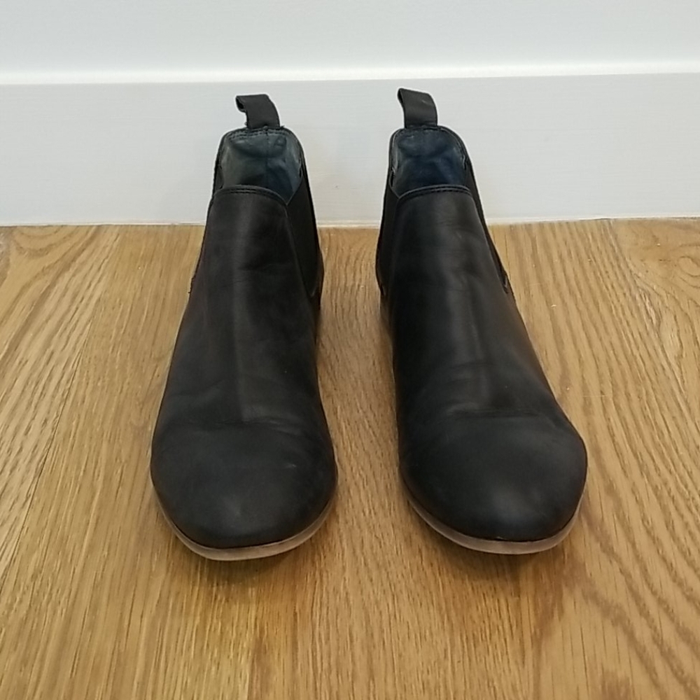 GUC Franco Sarto black leather booties SZ 7
